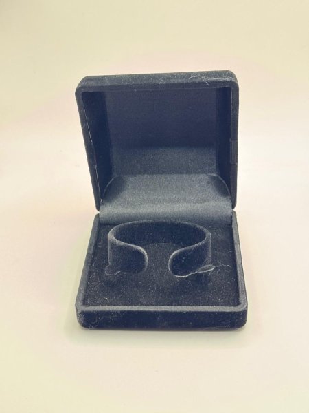 علبة للخواتم والساعات مخمل